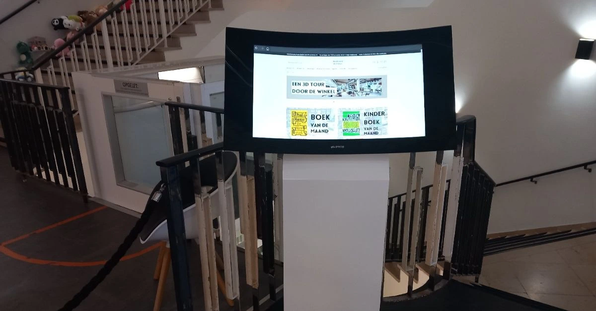 Curved display kiosk