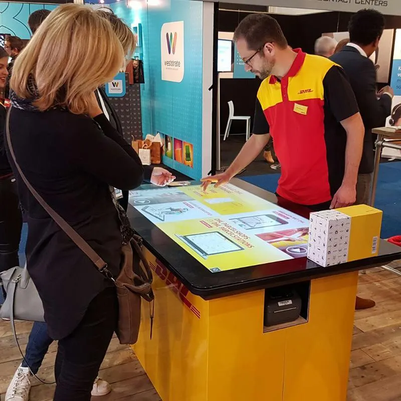 DHL mietet einen Prestop Touch-Tisch