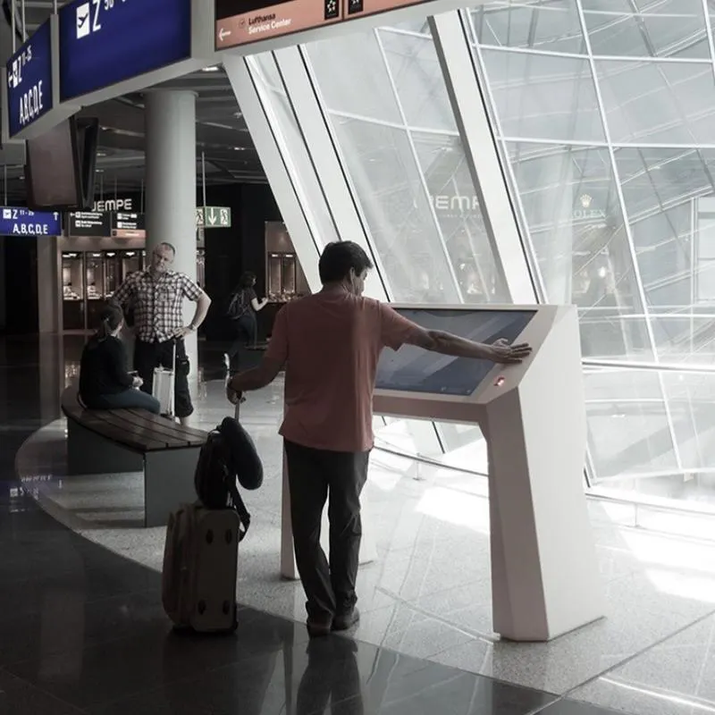Wayfinding Kiosk am Frankfurter Flughafen - Prestop-Touchscreen-Tisch Fall