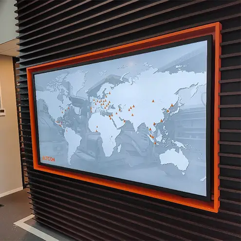ALTCON präsentiert globale Projekte auf einem beeindruckenden 86-Zoll-Touchscreen mit Omnitapps