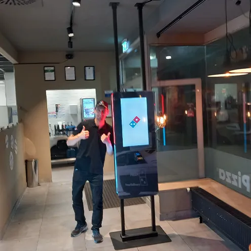 Deutsche Einführung von Domino's Pizza Self-Service Kiosken in vollem Gange