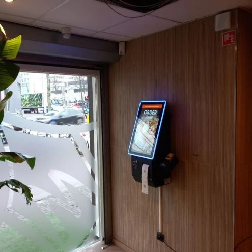 Warung Mini XL in Den Haag hat ein schönes LED-Wandmodell eingeführt