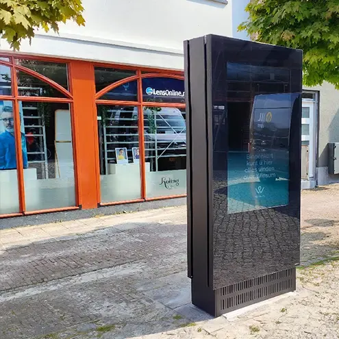 Großes doppelseitiges Outdoor-Totem mit Omnitapps für HMB Signal