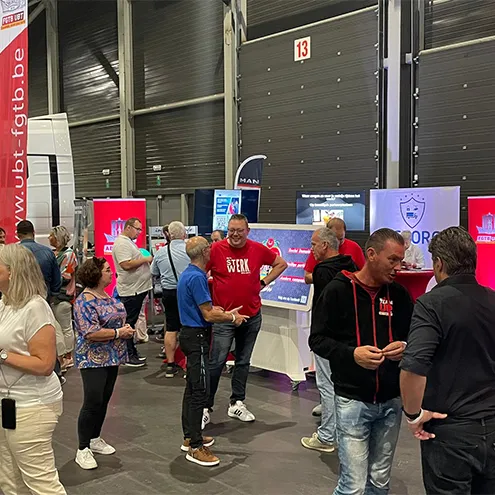 Die belgische Transportarbeitergewerkschaft BTB stellt Touchtisch mit Omnitapps zur Mitgliederwerbung ein