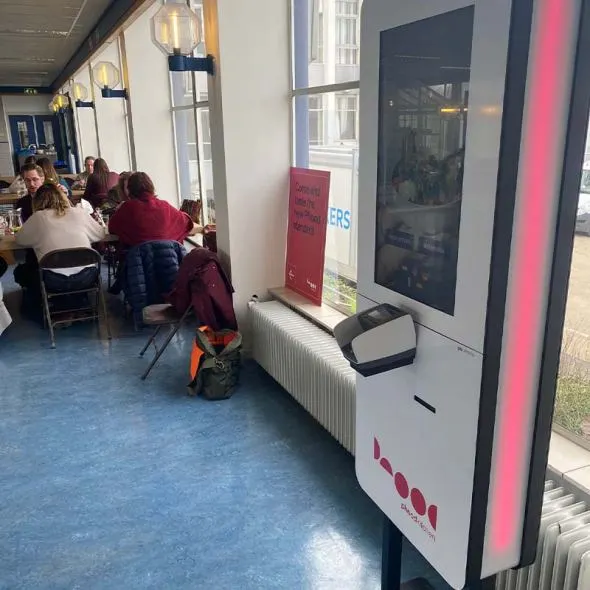 Phood Kitchen eröffnet 'die gesunde Kantine' mit Prestop Essensbestellkiosk