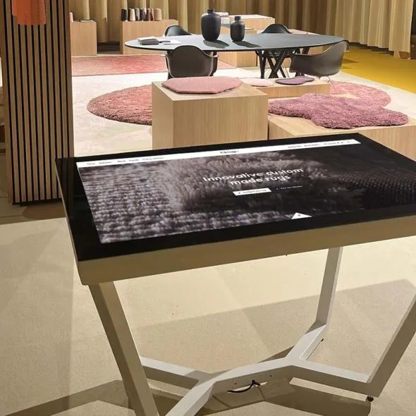 CSrugs stellt Designer-Tisch für Designermesse ein