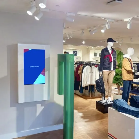 Digitale Regalverlängerung bei Tommy Hilfiger Brüssel