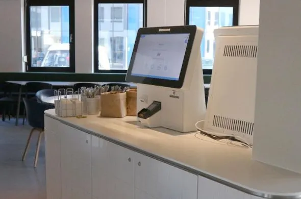 Theke-Selbstbedienungskassen für ISS Catering Services