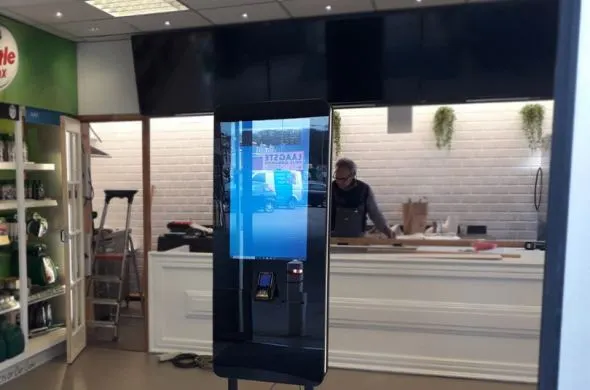 Shell Wassenaar installiert einen 32-Zoll-Self-Service Kiosk